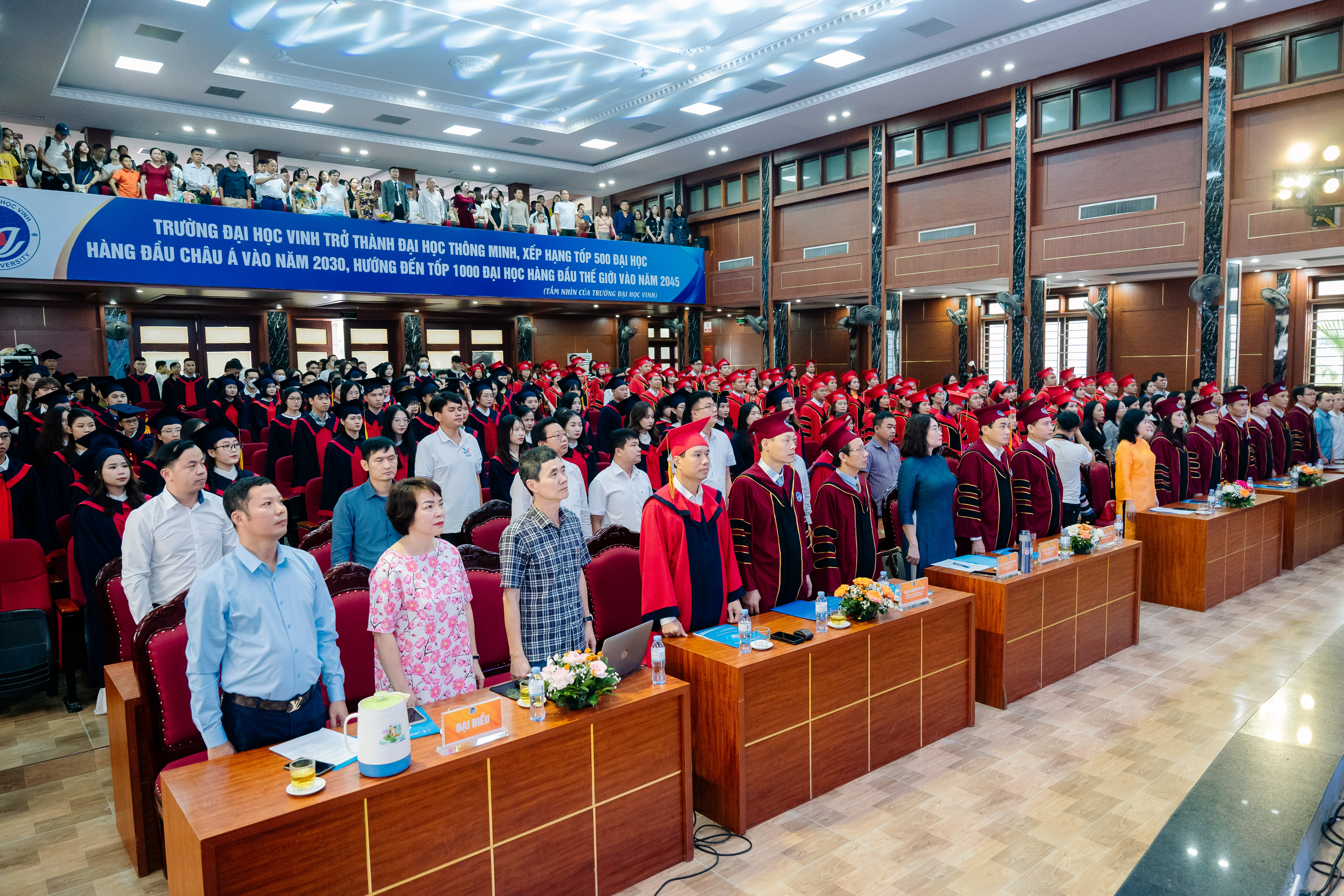 Trường Đại học Vinh long trọng tổ chức Lễ trao bằng Tiến sĩ, Thạc sĩ, Cử nhân, Kỹ sư năm 2023